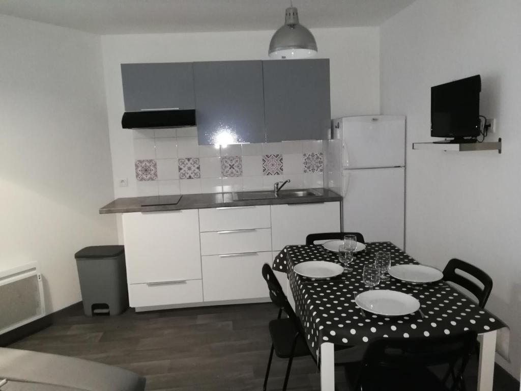 Appartement à 500m de la plage 3 Rue Sadi Carnot, 34140 Mèze