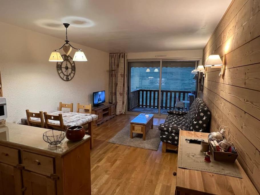 Appartement à Enchastrayes sur piste station de ski au Sauze à 3km de Barcelonnette Le Sauze, 04400 Enchastrayes