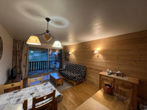 Appartement à Enchastrayes sur piste station de ski au Sauze à 3km de Barcelonnette