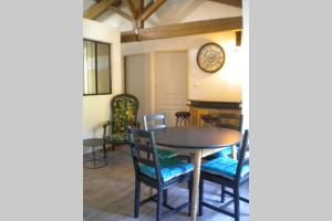 Appartement Appartement à FONTAINE DE VAUCLUSE 1620 Route de Cavaillon 84800 Fontaine-de-Vaucluse Provence-Alpes-Côte d\'Azur