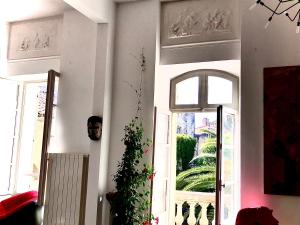 Appartement à la Roquette, dans l'Hotel de Divonne, classé.