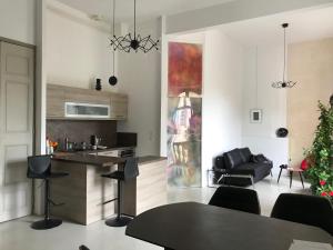 Appartement à la Roquette, dans l'Hotel de Divonne, classé.