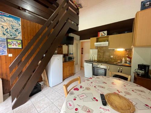 Appartement Abondance, 2 pièces, 4 personnes - FR-1-692-38