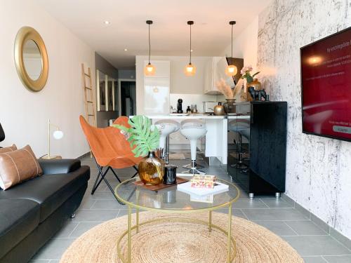 Appartement accès direct mer, en face du port et de toutes commodités