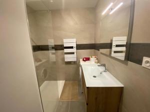 Appartement Aix-les-Bains, 3 pièces, 2 personnes - FR-1-555-69