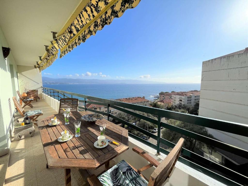 Appartement Ajaccio, 3 pièces, 4 personnes - FR-1-61-607 Résidence Parc Berthault Immeuble les 3D, 20000 Ajaccio