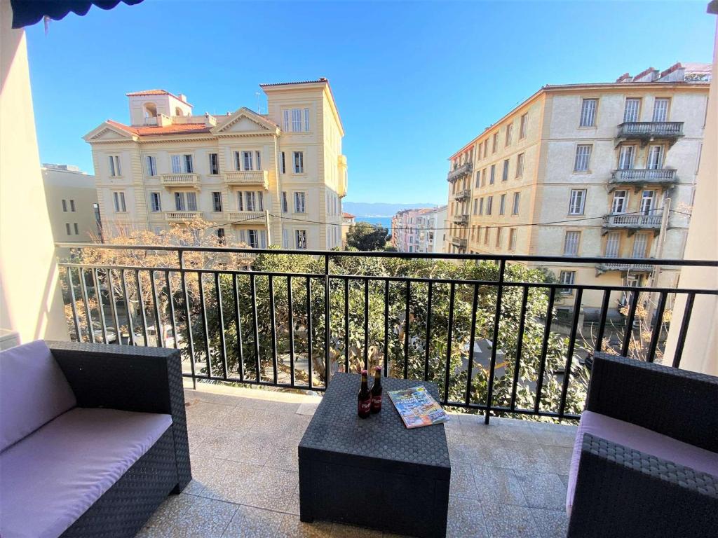 Appartement Appartement Ajaccio, 3 pièces, 6 personnes - FR-1-61-521 6 Boulevard Fred Scamaroni 20000 Ajaccio