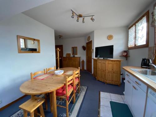 Appartement Albiez-Montrond, 2 pièces, 6 personnes - FR-1-618-20