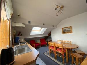 Appartement Albiez-Montrond, 2 pièces, 6 personnes - FR-1-618-20