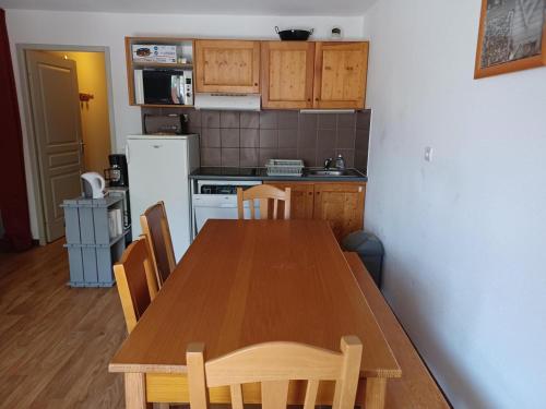 Appartement Albiez-Montrond, 3 pièces, 6 personnes - FR-1-618-17