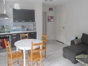 Appartement Appartement Amélie-les-Bains-Palalda, 3 pièces, 4 personnes - FR-1-703-88 2 Place de la République Résidence Jeanne d'Arc - 3e étage - Apt N°11 66110 Amélie-les-Bains-Palalda Languedoc-Roussillon