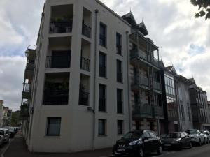 Appartement Appartement Arcachon, 3 pièces, 6 personnes - FR-1-374-49 1 Rue Moliere- RÃ©s. Le CarrÃ© Vivaldi - 1Er Et. Apt 103 Park 20 Code A1205B Livebox-Apt103 Code Arcachon33 - 33120 Arcachon Aquitaine