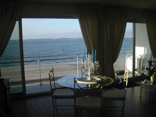Appartement ARCACHON Perreire Premiere ligne les pieds dans l eau vue magnifique sur le bassin