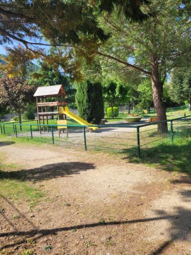 Appartement ardeche vallée de l'ouvèze SANS extérieur mais à proximité de parcs