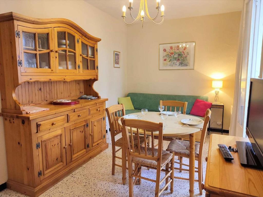 Appartement Argelès-sur-Mer, 2 pièces, 4 personnes - FR-1-225-110 RÃ©sidence Palmeraie  - Avenue Des BalÃ©ares - Escalier 1D  1Ier Ãtage  Appartement D4, 66700 Argelès-sur-Mer