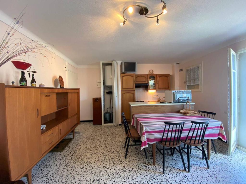 Appartement Argelès-sur-Mer, 2 pièces, 5 personnes - FR-1-225-757 Résidence les mimosas bâtiment B - Appartement numéro 27, 66700 Argelès-sur-Mer