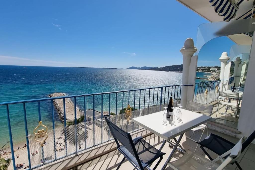 Appartement Appartement au Bord de la Mer de Juan-les-Pins 2 Boulevard Charles Guillaumont 06160 Antibes