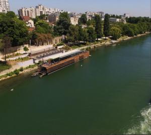 Appartement au bord de seine