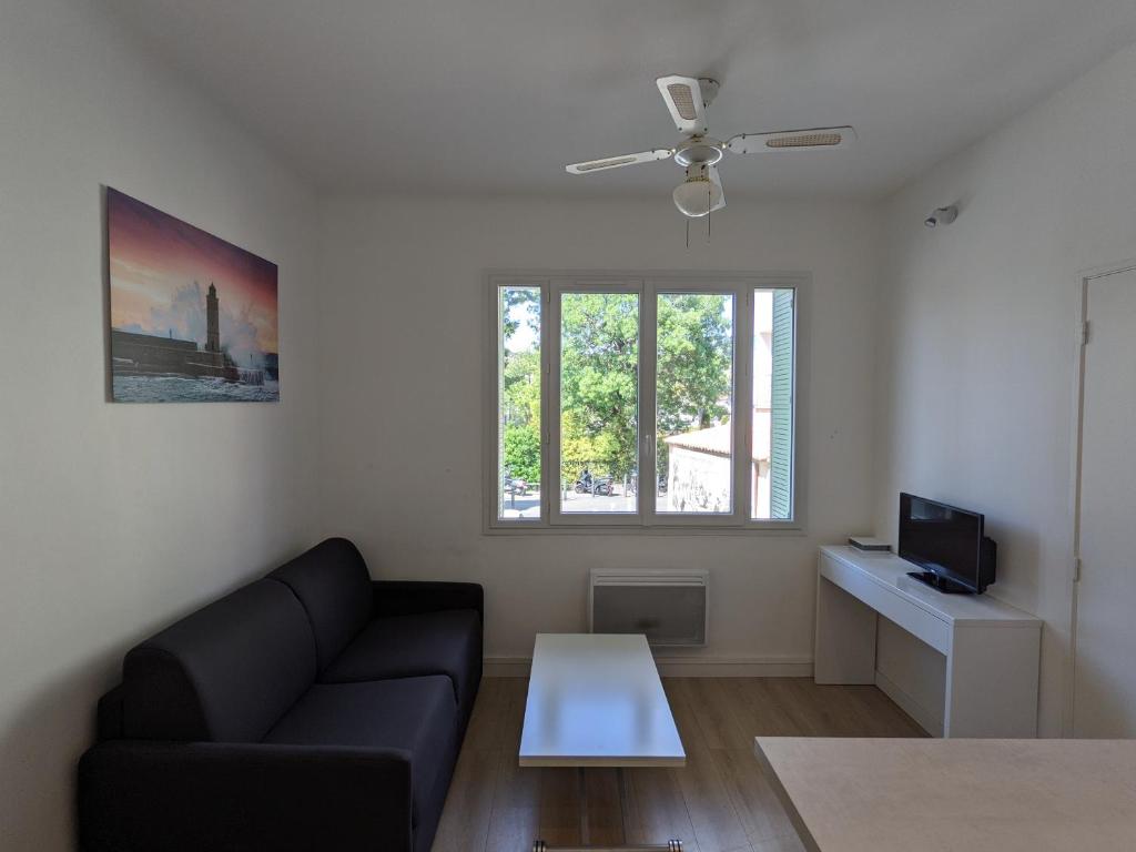 Appartement au cœur de cassis vue sur le parc batiment A 1er étage porte gauche 16 Rue de l Arene, 13260 Cassis