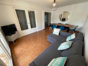 Appartement au cœur du Brusc avec jardin