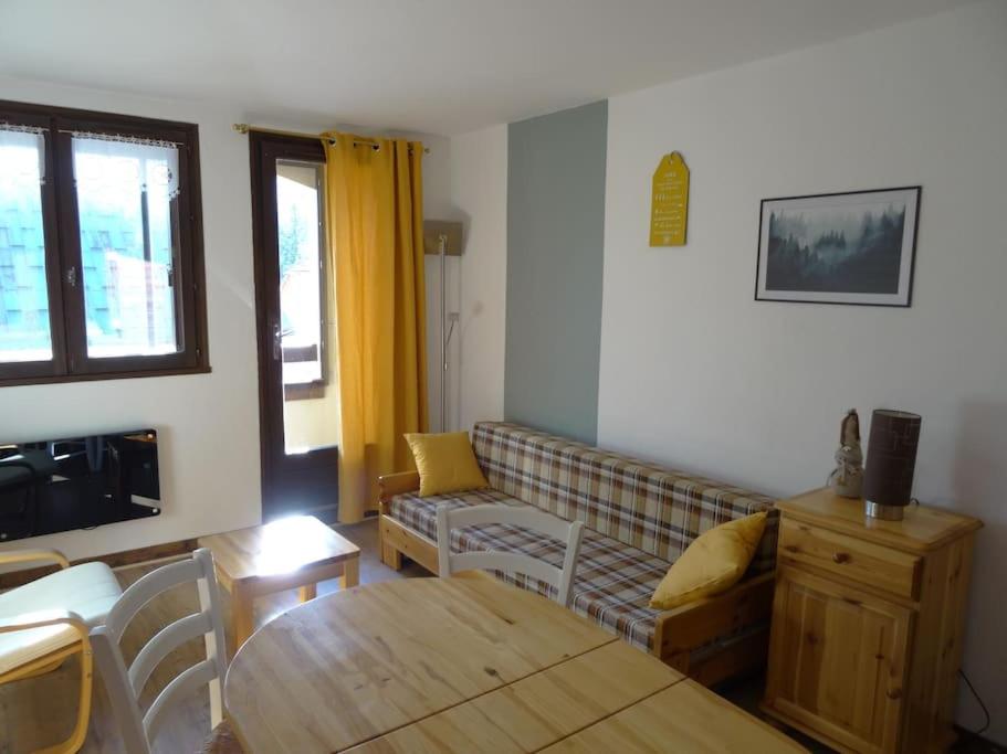 Appartement au cœur du village avec parking privé Rue Royale, 01410 Mijoux