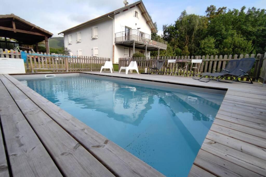 Appartement au calme avec vue et piscine au coeur du pays basque 6 Rue Ahusky, 64130 Mauléon-Licharre