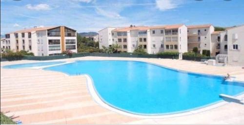appartement au LAGON BLEU à Fréjus, garage, tennis & piscine 1200 M2