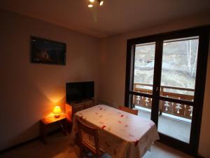 Appartement Auris, 1 pièce, 3 personnes - FR-1-297-59