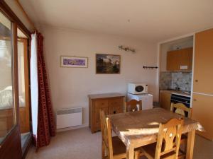 Appartement Auris, 1 pièce, 4 personnes - FR-1-297-25