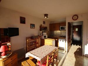 Appartement Auris, 1 pièce, 4 personnes - FR-1-297-275