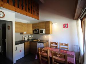 Appartement Auris, 1 pièce, 4 personnes - FR-1-297-298