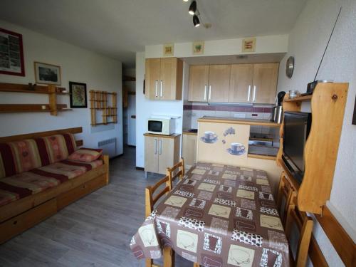 Appartement Auris, 1 pièce, 4 personnes - FR-1-297-301