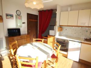 Appartement Auris, 1 pièce, 4 personnes - FR-1-297-41