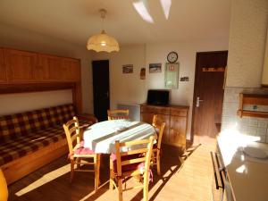 Appartement Auris, 1 pièce, 4 personnes - FR-1-297-41