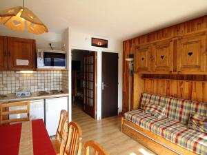 Appartement Auris, 1 pièce, 6 personnes - FR-1-297-274
