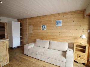 Appartement Appartement Auris, 2 pièces, 8 personnes - FR-1-297-73 3 Place Des Ecrins -  - 38142 Auris Rhône-Alpes