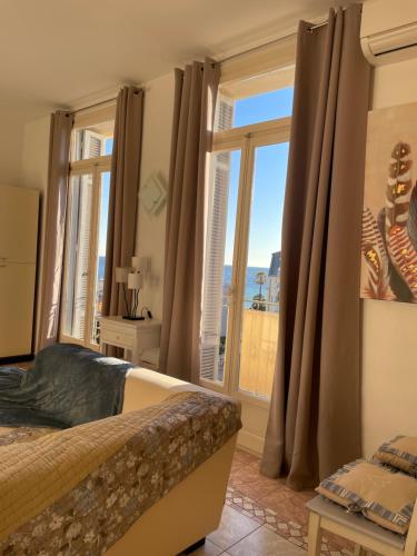Appartement Ausonia centre menton vue imprenable