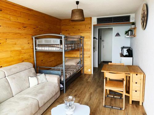 Appartement avec balcon au pied des pistes de ski