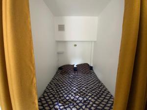 Appartement avec balcon et vue sur port - wifi privé - au dessus du Restaurant le Yackams