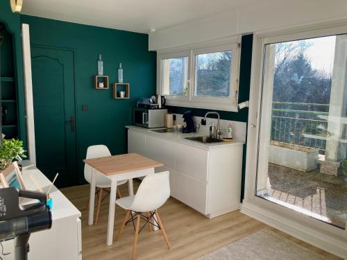 Appartement avec balcon (parking gratuit accolé)