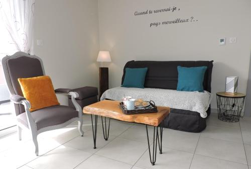 appartement avec balcon terrasse plein sud proche lac et centre ville wifi