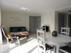 appartement avec balcon terrasse plein sud proche lac et centre ville wifi