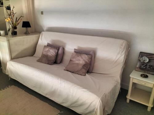 Appartement avec balcon vue mer, garrigue et accès piscine
