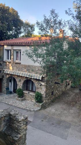 Appartement avec barbecue extérieur 4 chambres en pierre a 5 min du perthus