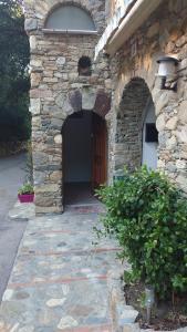 Appartement avec barbecue extérieur 4 chambres en pierre a 5 min du perthus