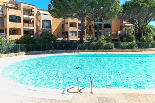 Appartement avec Climatisation Terrasse Piscine et Parking - BENAKEY