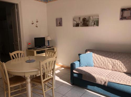 Appartement avec cour à 50m de la plage