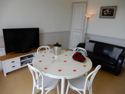 Appartement avec grand balcon et vue à 300 m plage, lit Queen Size, Mers les Bains Le Treport