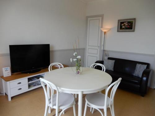 Appartement avec grand balcon et vue à 300 m plage, lit Queen Size, Mers les Bains Le Treport