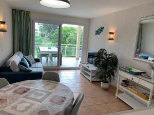 Appartement avec grande terrasse dans un magnifique parc à 5 minutes de la plage